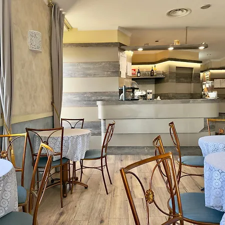 Laura Hotel