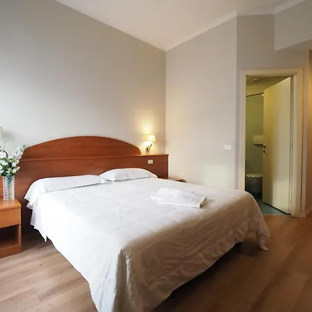 Laura Hotel 3*