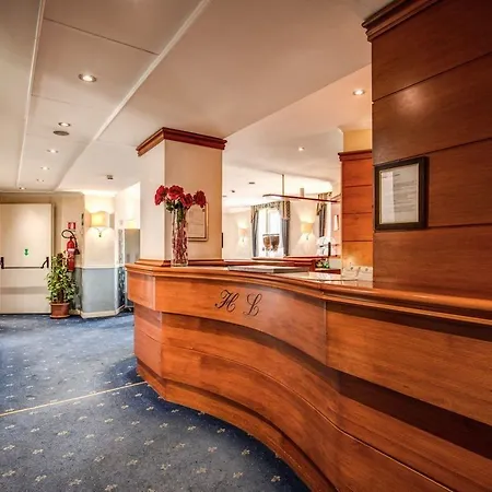 Laura Hotel 3*