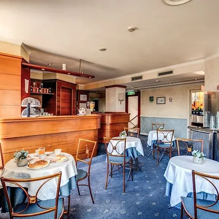 Laura Hotel 3*