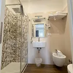 Laura Hotel 3*