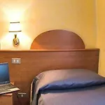 Laura Hotel