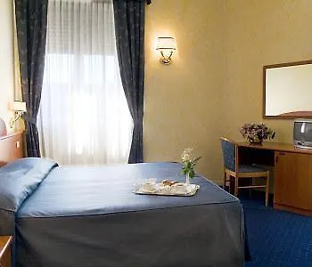 Laura Hotel 3*