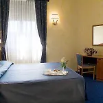 Laura Hotel 3*