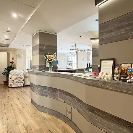 Laura Hotel 3*