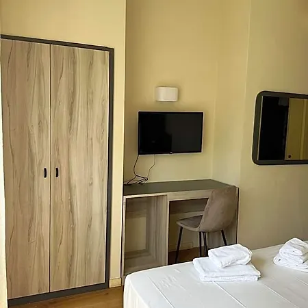 Laura 3* Rome