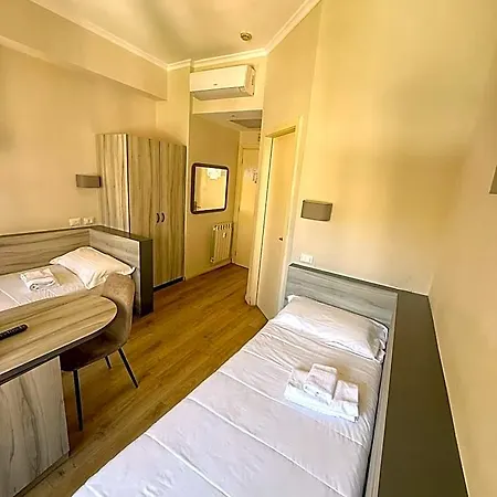 Laura Hotel