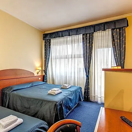 Laura Hotel 3*