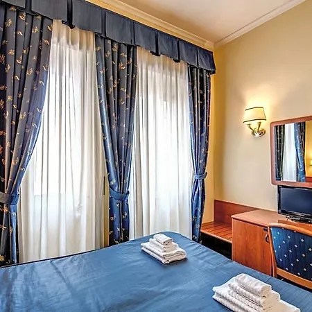 Laura Hotel