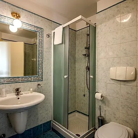Hotel Laura 3*