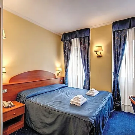 Laura Hotel 3*