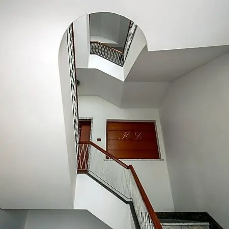 Laura Hotel 3*