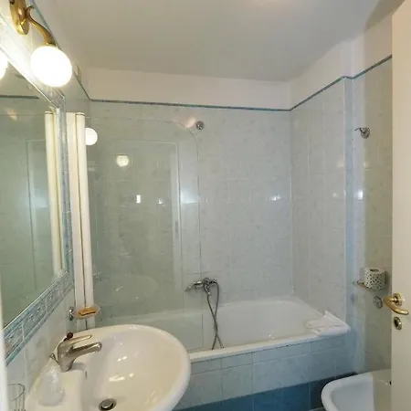 Hotell Laura 3*