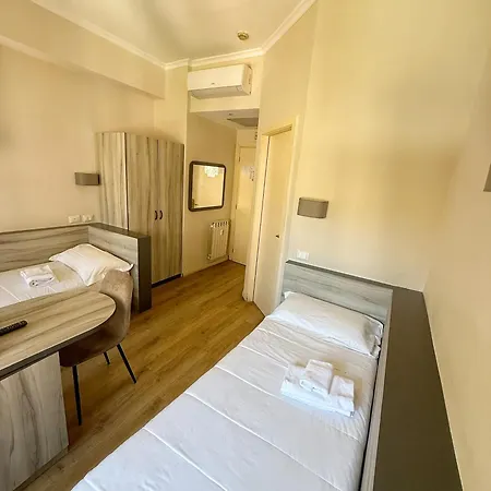 Hotell Laura 3*